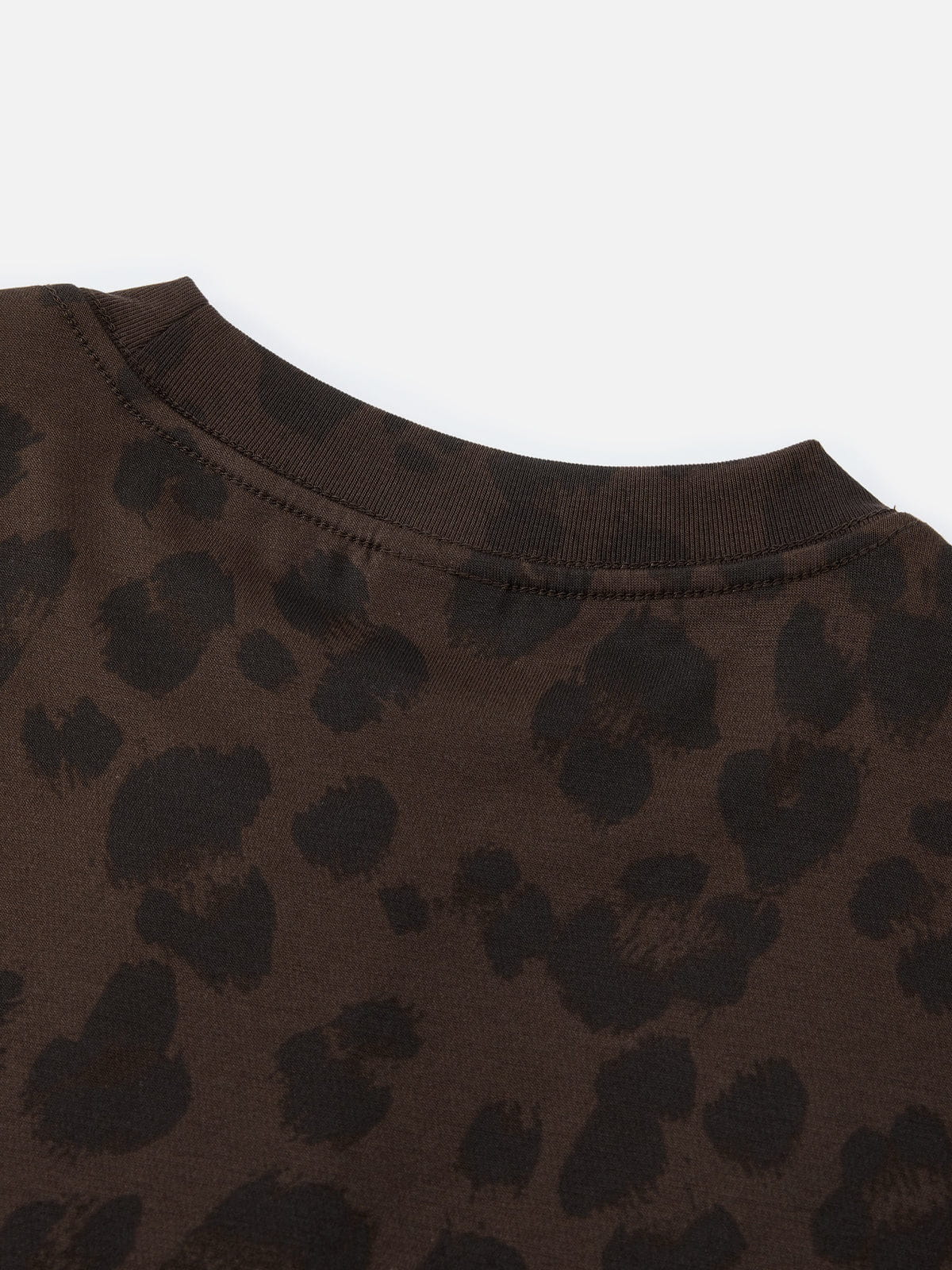 T-Shirt mit Leopardenmuster von Aelfric Eden - Image 8