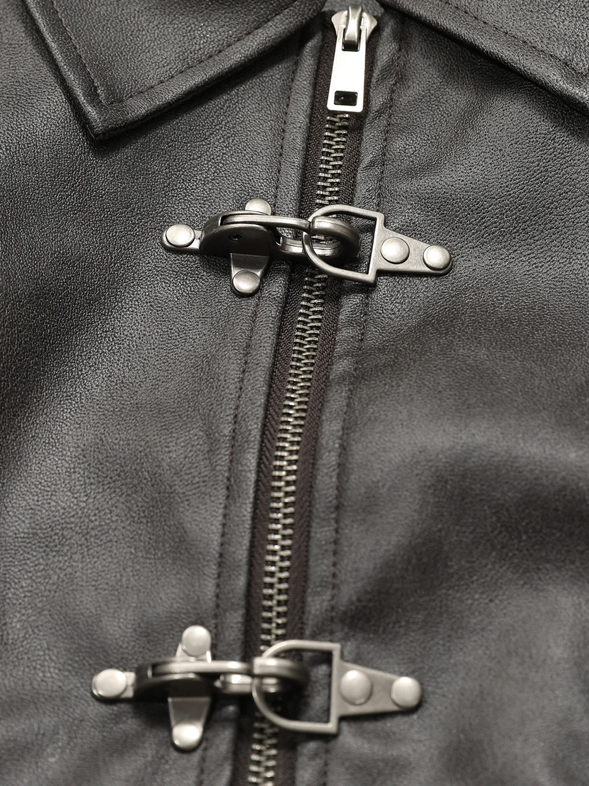 Aelfric Eden Kurze Kunstlederjacke mit Metallknöpfen - Image 4