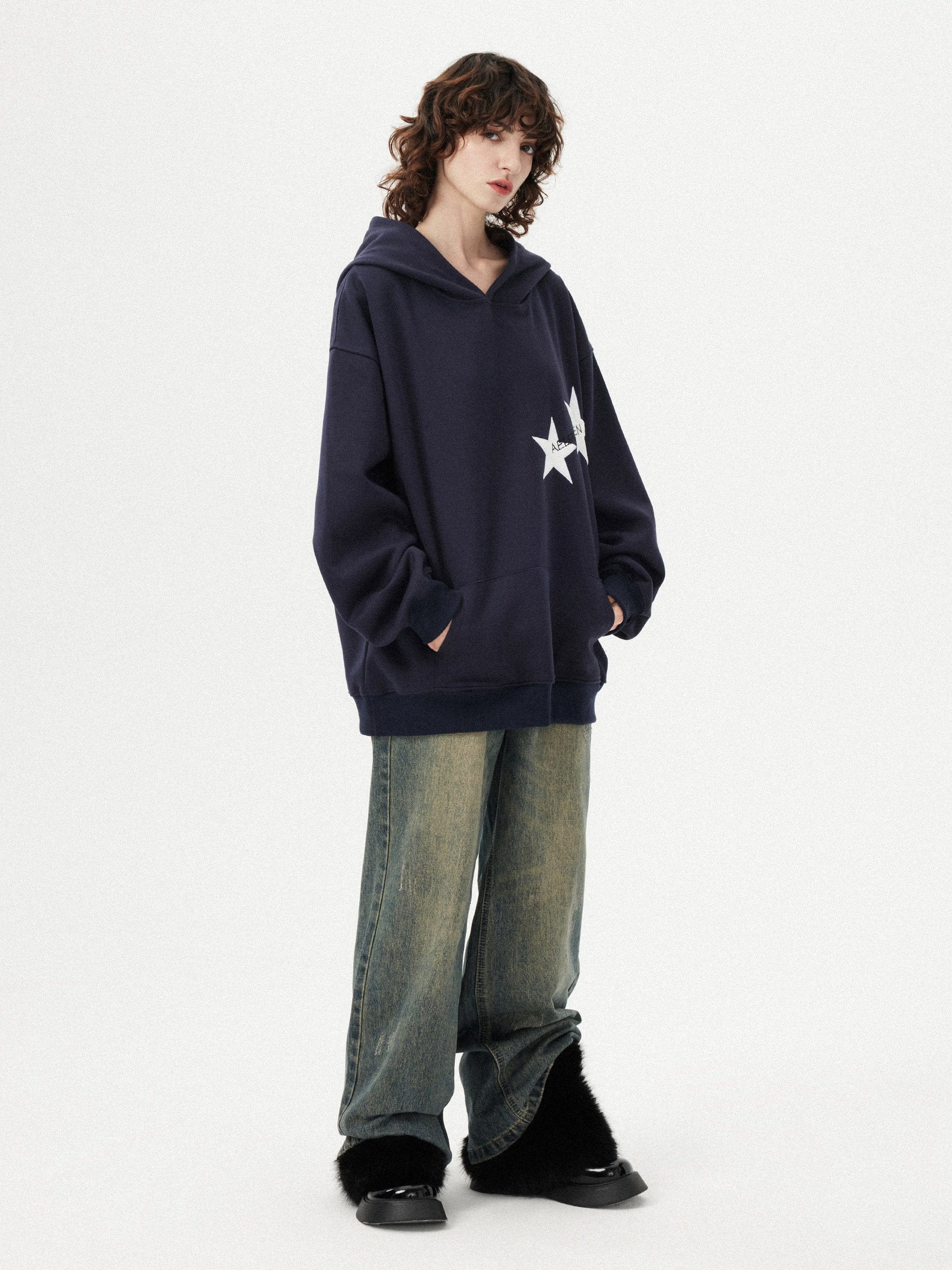 Aelfric Eden Kapuzenpullover mit Stern-Print und Farbkontrast - Image 8