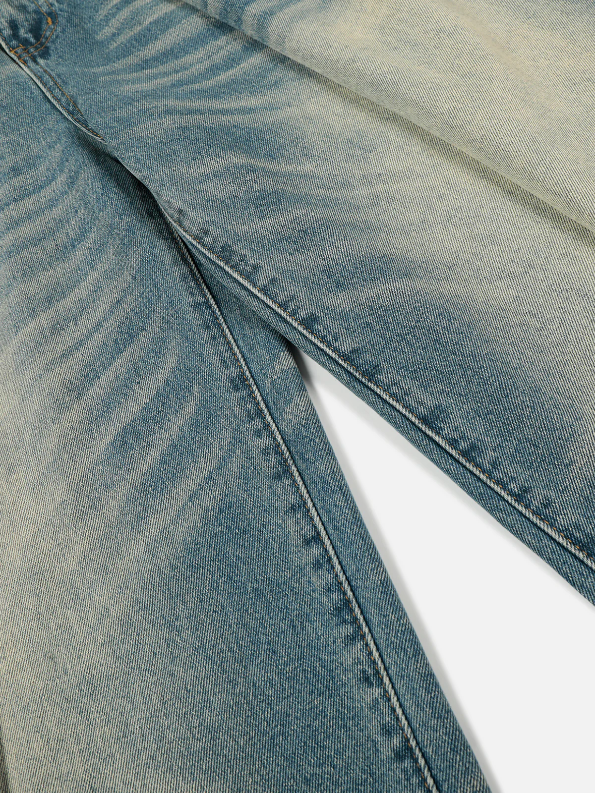 Aelfric Eden Jeans mit Wasch- und Schnurrhaareffekt und Falten - Image 4